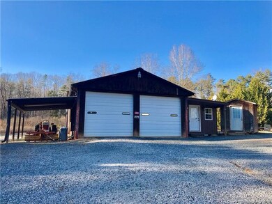 Approx. 2700 square feet of workshop/autoshop/stor