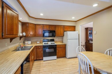 05_9SheffieldCt_5_Kitchen_HiRes