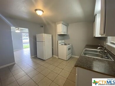 1009 Hackberry St unit B, San Marcos, TX 78666 - photo 2