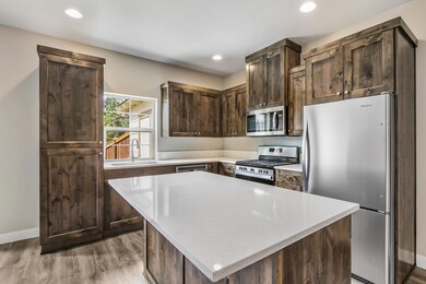 61524 SE Jennifer Ln, Bend, OR 97702 - photo 3