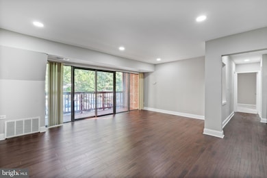 49 Skyhill Rd unit 201, Alexandria, VA 22314 - photo 2