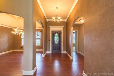 Beautiful entry way, dining room, split floor plan