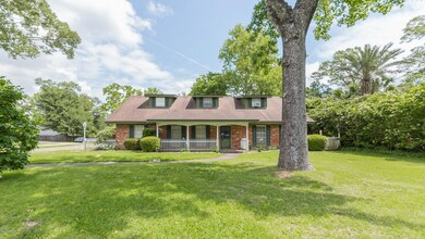 216RobinhoodCir-1