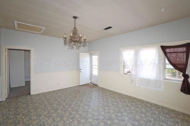 12-Dining Area