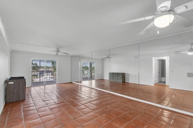 4900 38th Way S unit 302, Saint Petersburg, FL 33711 - photo 5