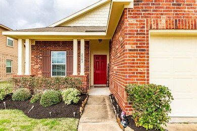 2063 Lepper St, Alvin, TX 77511 - photo 2