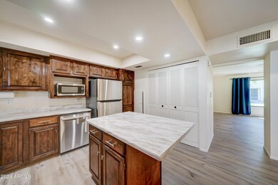 1375 N 44th-14