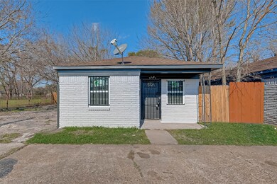 5121 Weaver Rd unit 1/2, Houston, TX 77016 - photo 2