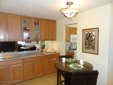 dining area w/built in hutch