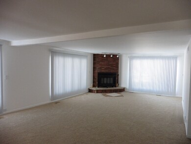 119 Oakleaf Rd, Lake In the Hills, IL 60156 - photo 5