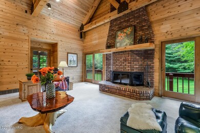 006-photo-living-room-6165422