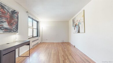 Forest Park Co-Ops unit 5J, Woodhaven, NY 11421 - photo 2