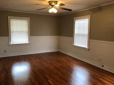Spacious Master Bedroom-beautful refinished hardwo
