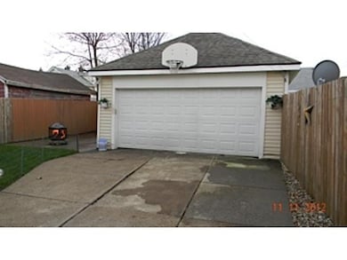 Parking Lot/Garage