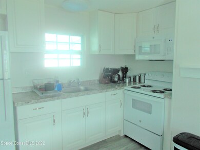 913 Pecan Cir, Sebastian, FL 32976 - photo 3