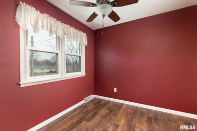 3803 N Elmwood Ave, Davenport, IA 52806 - photo 6