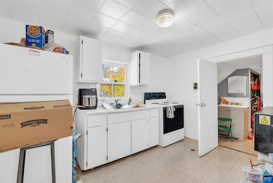 1103 White St, Port Huron, MI 48060 - photo 3