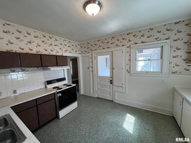 2021 N Myrtle St, Davenport, IA 52804 - photo 7