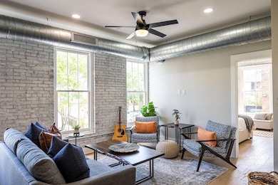 3- 70 Carolina St (201)