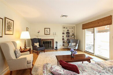 living room 7366910