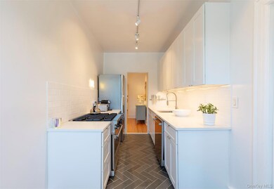 Thomas Edison unit 3, Forest Hills, NY 11375 - photo 7