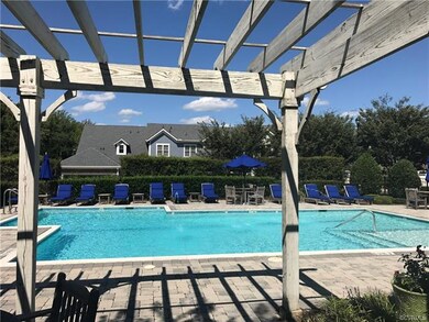 Relaxing and beautifully maintained pool