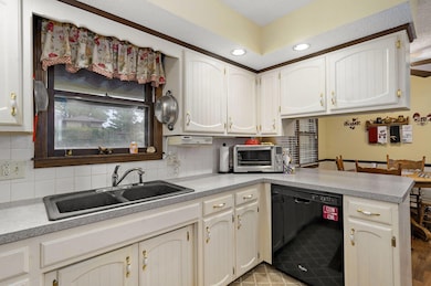 2047 W Blakey St, Springfield, MO 65810 - photo 4