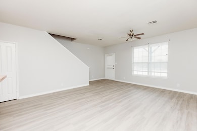 212 Sandstone Dr unit H, Jarrell, TX 76537 - photo 6