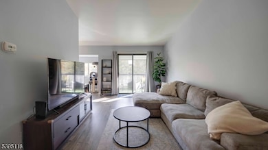 54 Meadowview Dr unit 6F, Annandale, NJ 08801 - photo 4