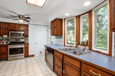 19-3673 W Maple Rd Wixom 0014