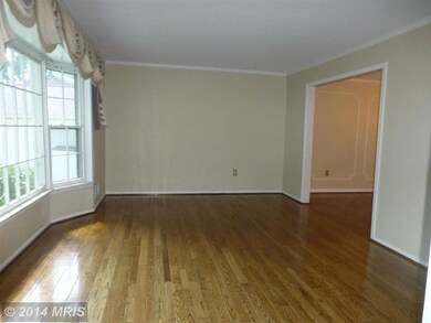 9337 Tovito Dr, Fairfax, VA 22031 - photo 3