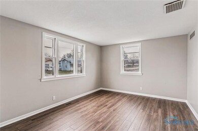 321 Lester Ave, Findlay, OH 45840 - photo 7