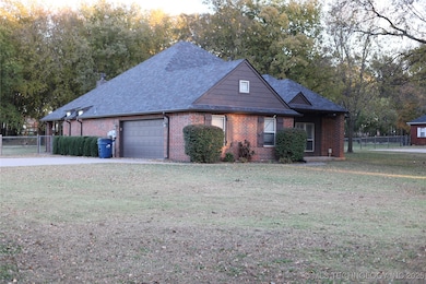 20030 E Chinquapin Ln, Owasso, OK 74055 - photo 2