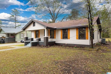 121 W Crest Rd, Bessemer, AL 35023 - photo 3