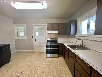 1215 SE Alexander Ave, Pendleton, OR 97801 - photo 6