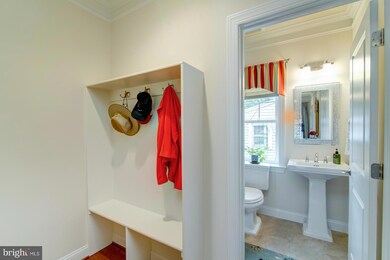 811 Lincoln Ave, Falls Church, VA 22046 - photo 3