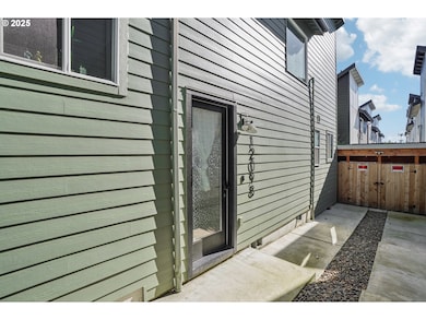 12098 SE Pine St, Portland, OR 97216 - photo 3