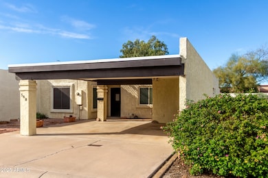 568 N Emerson St, Chandler, AZ 85225 - photo 4