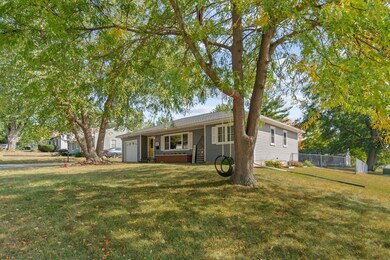 1603 Parker St, Cedar Falls, IA 50613 - photo 2