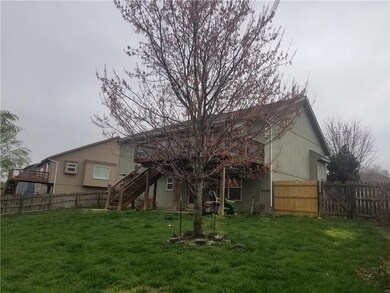 716 Ridge Crest Dr, Raymore, MO 64083 - photo 7