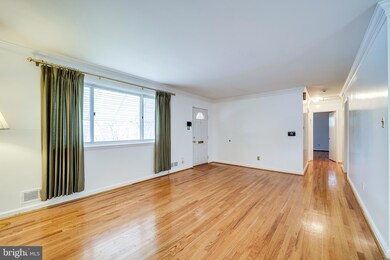 5821 Dewey Dr, Alexandria, VA 22310 - photo 4