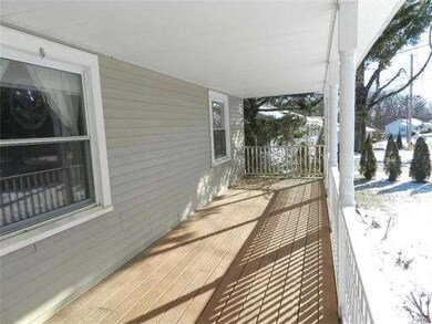 32 Stoneleigh Rd, Worcester, MA 01606 - photo 2