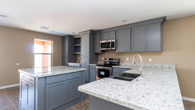 Kitchen w Island