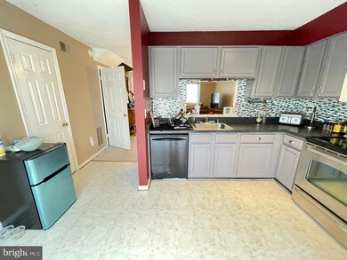 15065 Maple Glen Ct, Dumfries, VA 22025 - photo 7