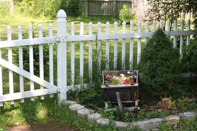 18 Plymouth Ave, Delmar, NY 12054 - photo 5