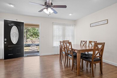 403 W College St, Fredericksburg, TX 78624 - photo 4