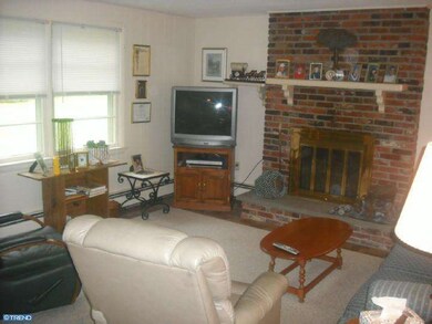 1424 Cathys Ln, North Wales, PA 19454 - photo 5