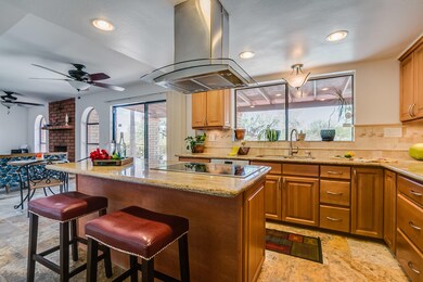 Kitchen/Island