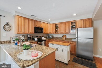 15570 Traverser Ct, Woodbridge, VA 22193 - photo 5