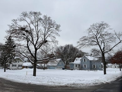 308 E River St, Spring Lake, MI 49456 - photo 3